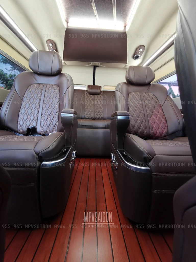 Sàn SPC vân gỗ Ford Transit