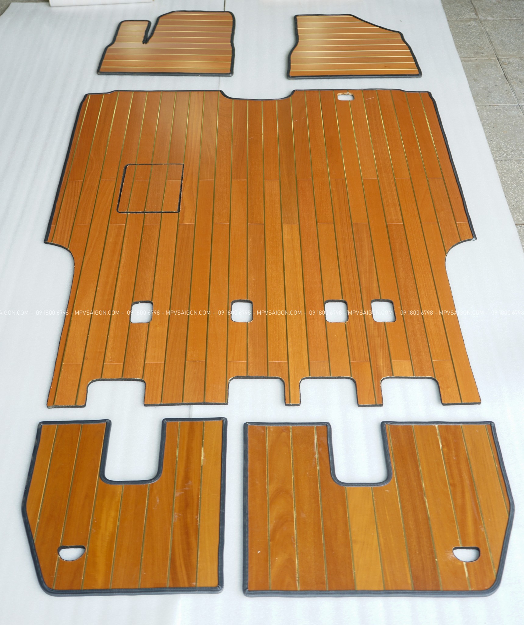 Sàn gỗ tự nhiên chỉ vàng- chỉ nhôm Carnival 2025