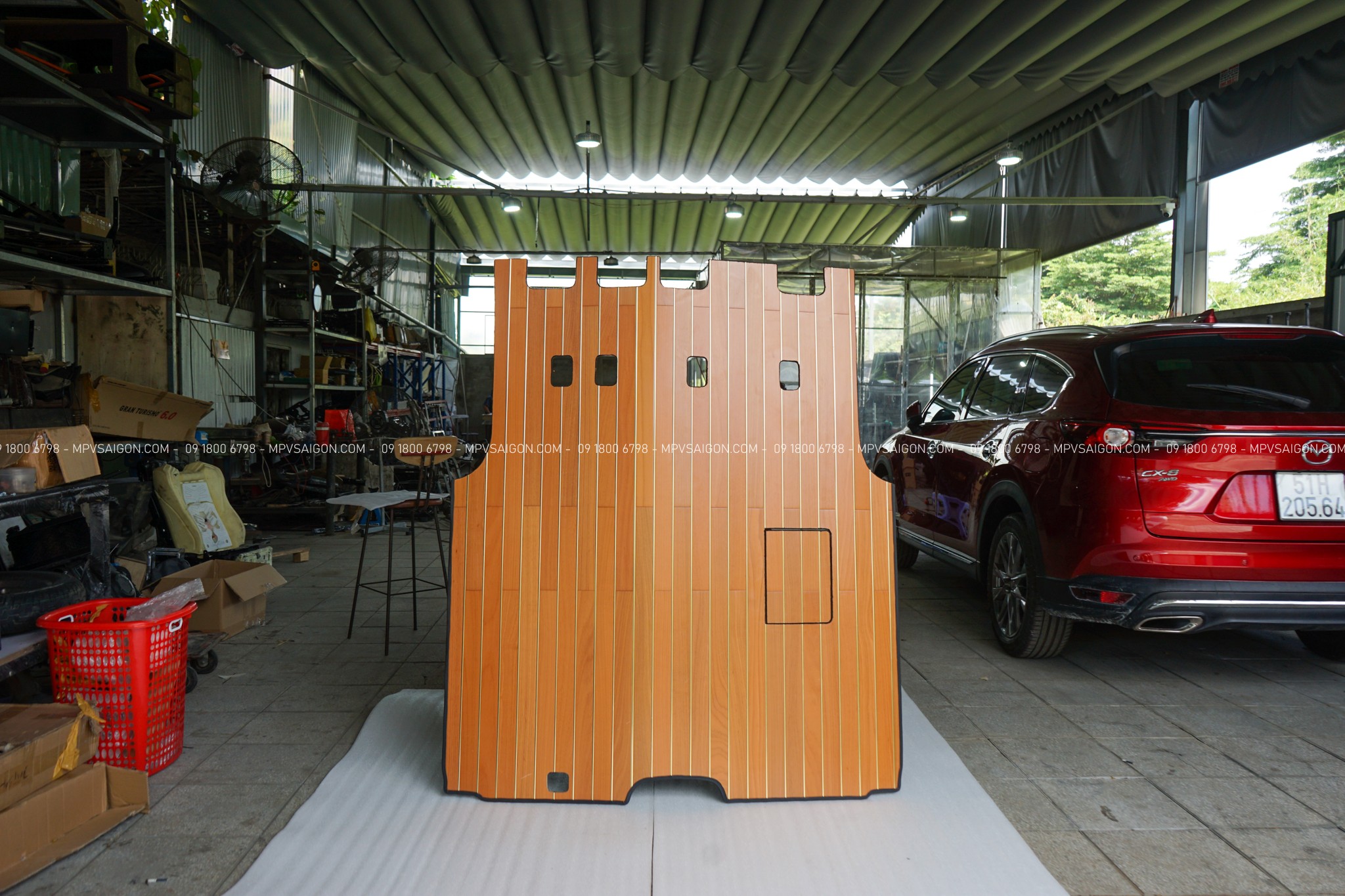 Sàn gỗ tự nhiên chỉ vàng- chỉ nhôm Carnival 2025