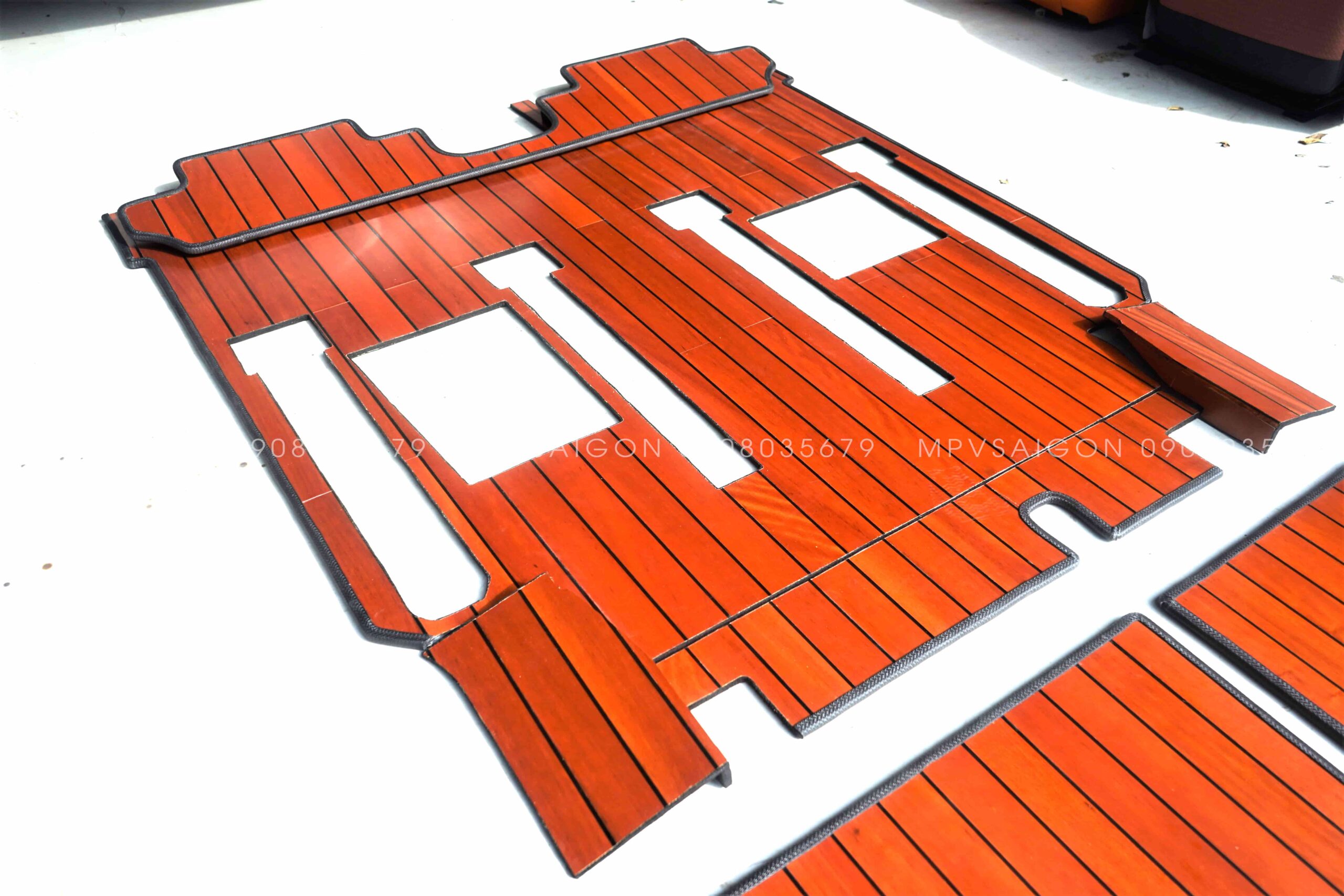 Sàn gỗ tự nhiên Hyundai Custin mẫu mới nhất 2025 tại MPVSAIGON