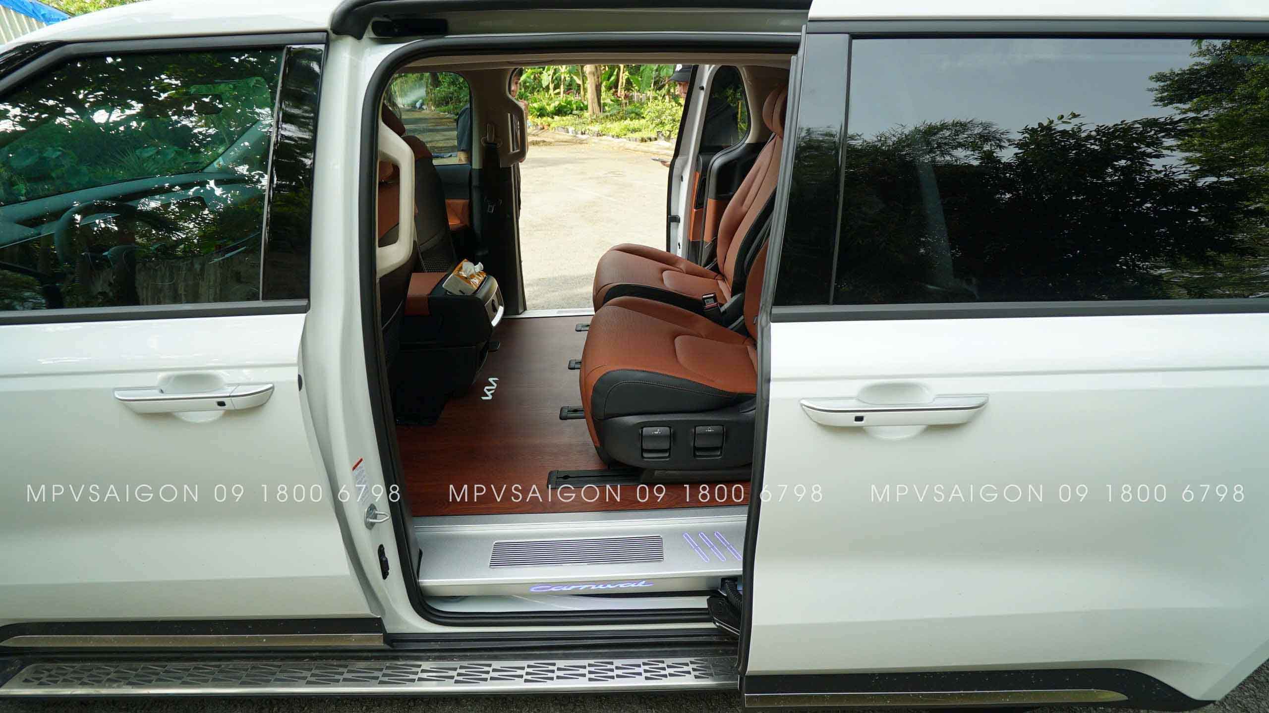 Sàn nhựa vân gỗ Kia Carnival 2024 2025: Báo giá và bảng màu chi tiết nhất