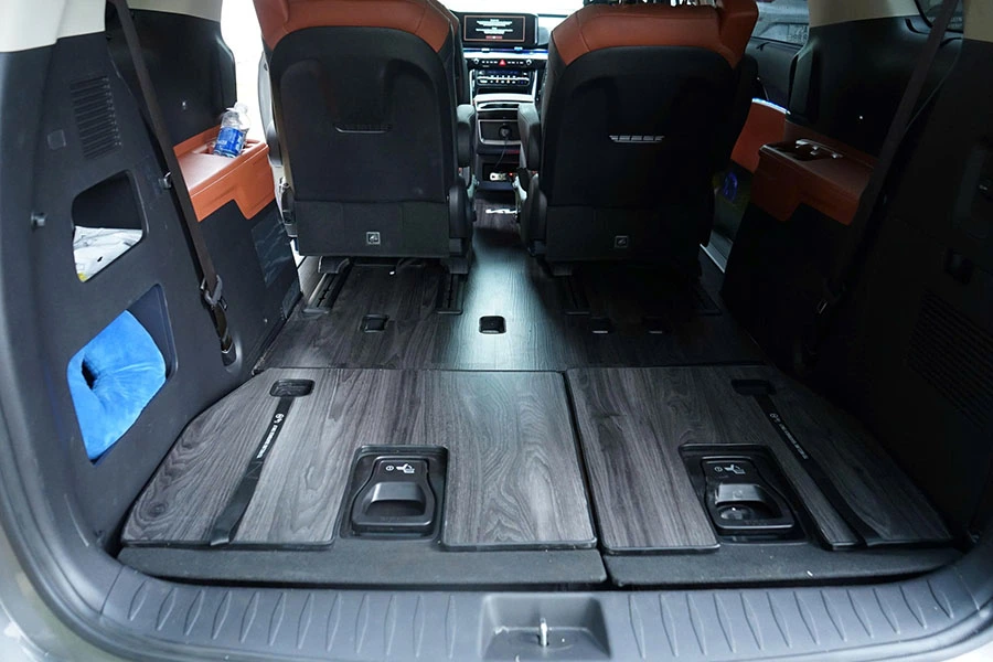 Sàn nhựa vân gỗ Kia Carnival 2024 2025: Báo giá và bảng màu chi tiết nhất