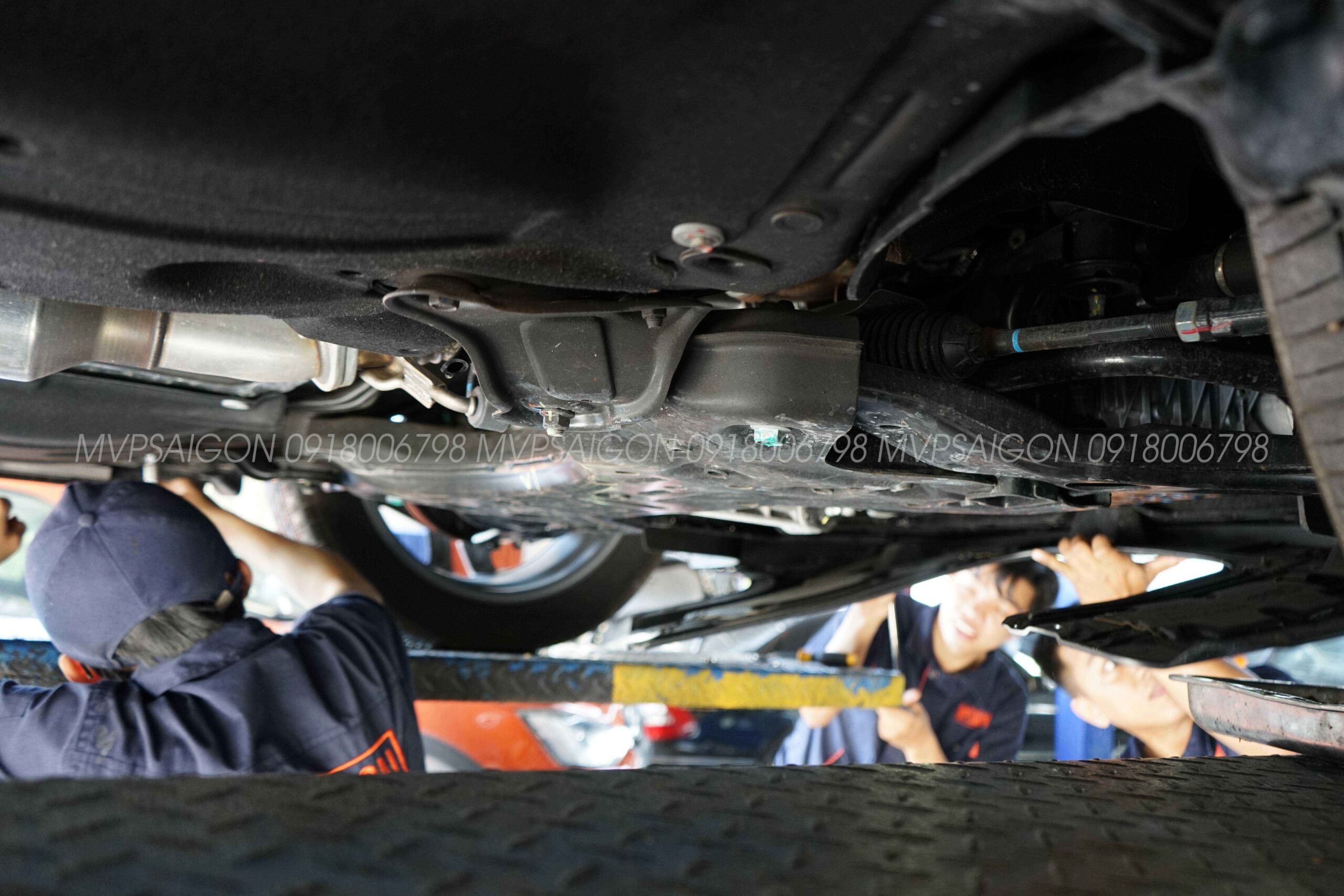 Tấm ốp gầm bảo vệ động cơ - tấm giáp gầm Honda Odyssey