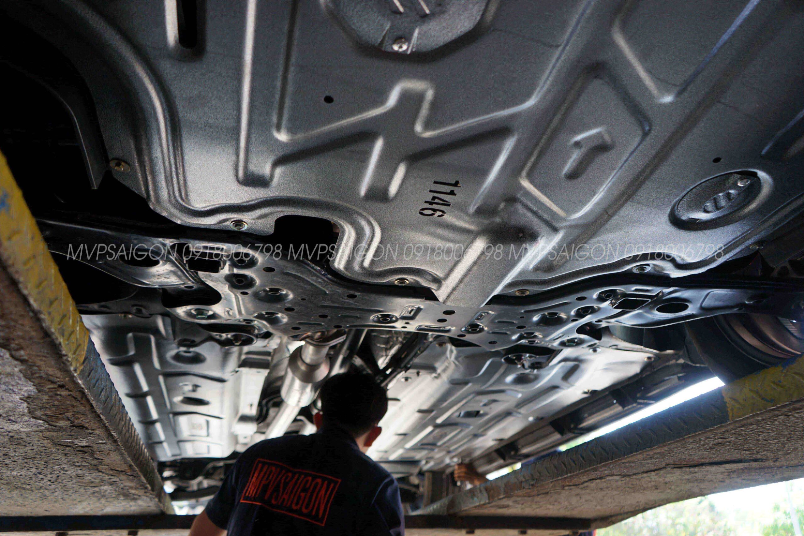 Tấm ốp gầm bảo vệ động cơ - tấm giáp gầm Honda Odyssey