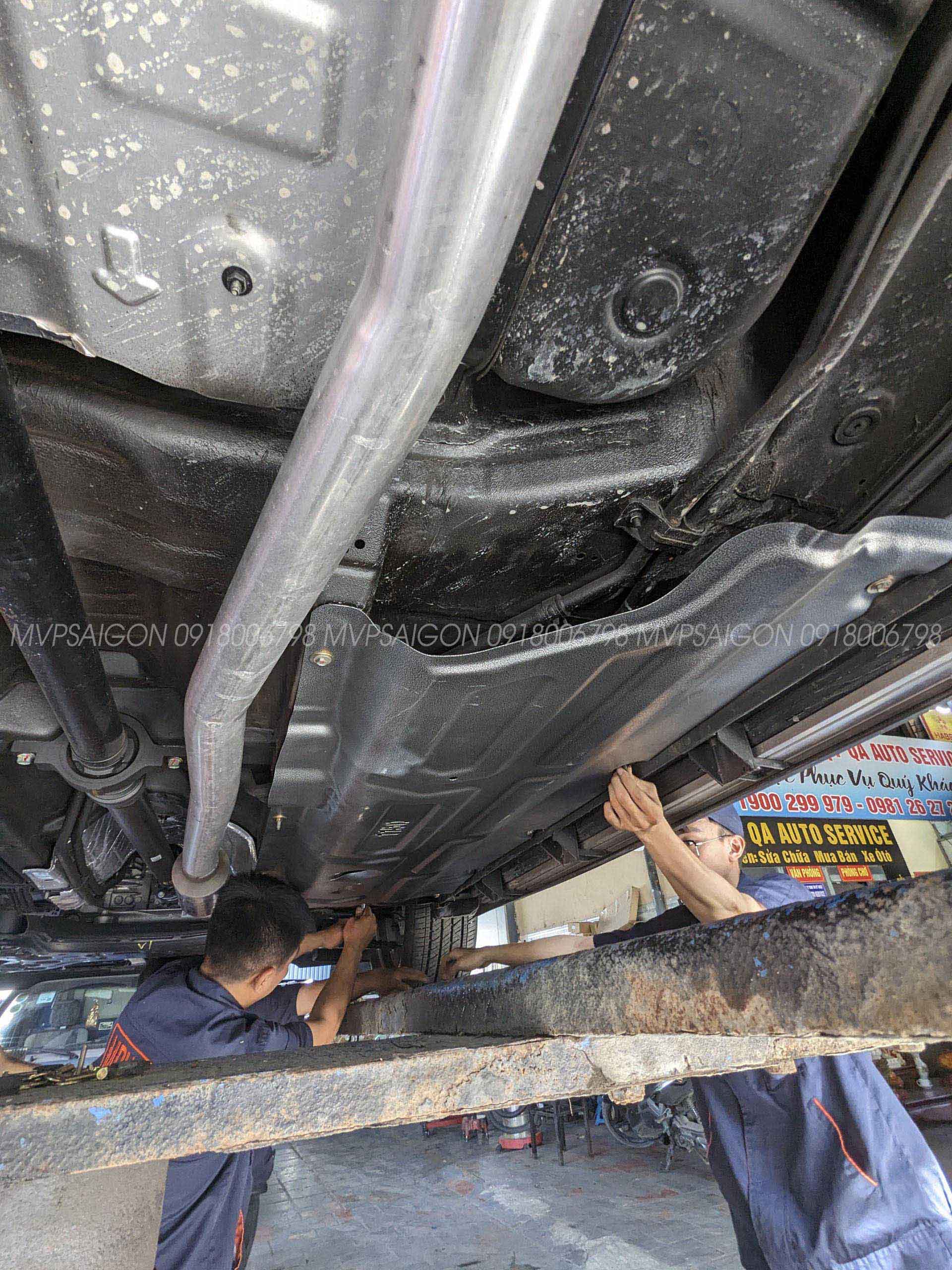 Tấm ốp gầm bảo vệ động cơ - tấm giáp gầm Honda Odyssey