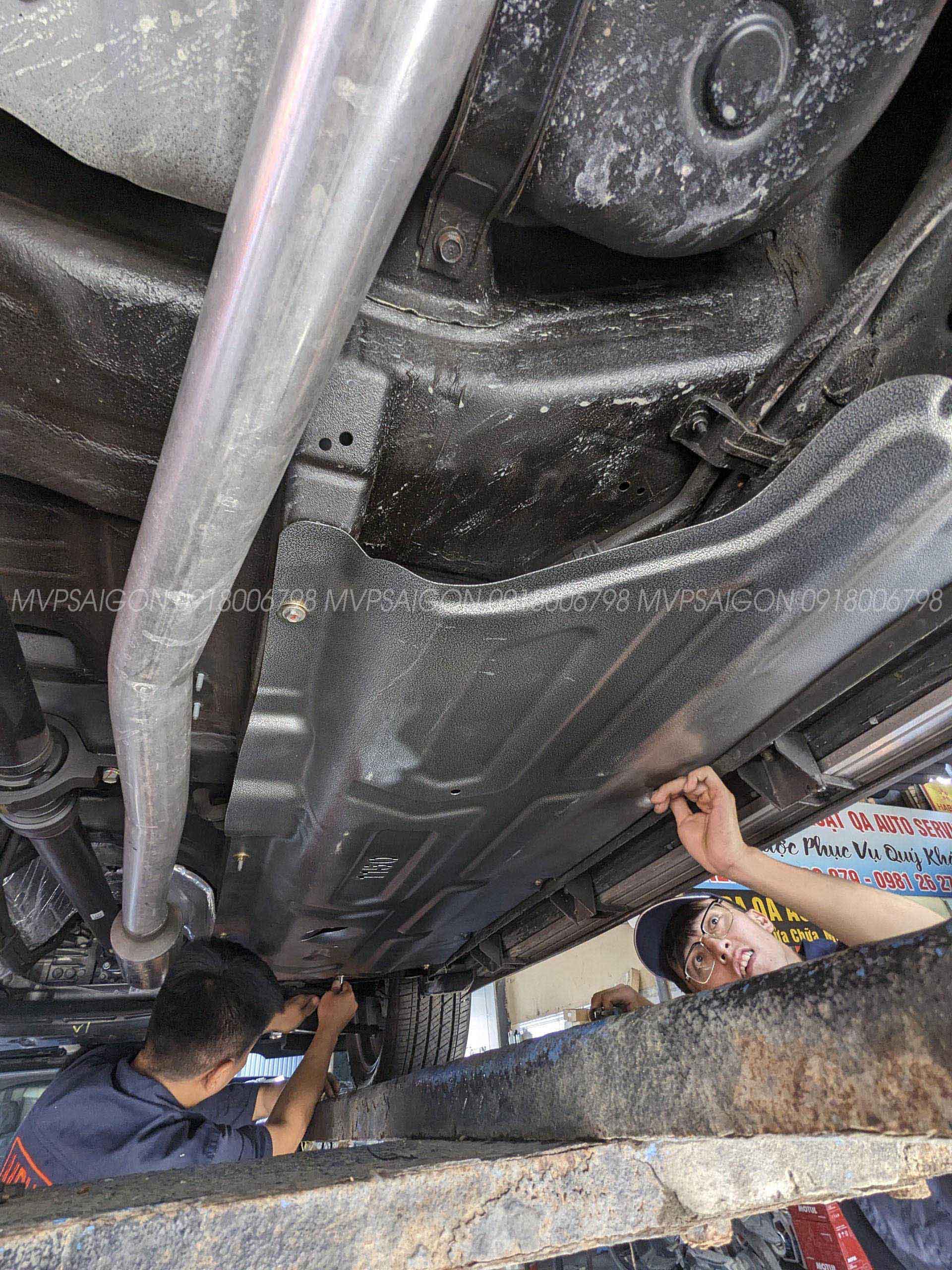 Tấm ốp gầm bảo vệ động cơ - tấm giáp gầm Honda Odyssey