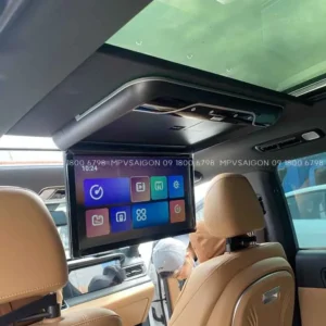 Thi công màn hình trần cho xe ô tô cửa sổ trời panorama