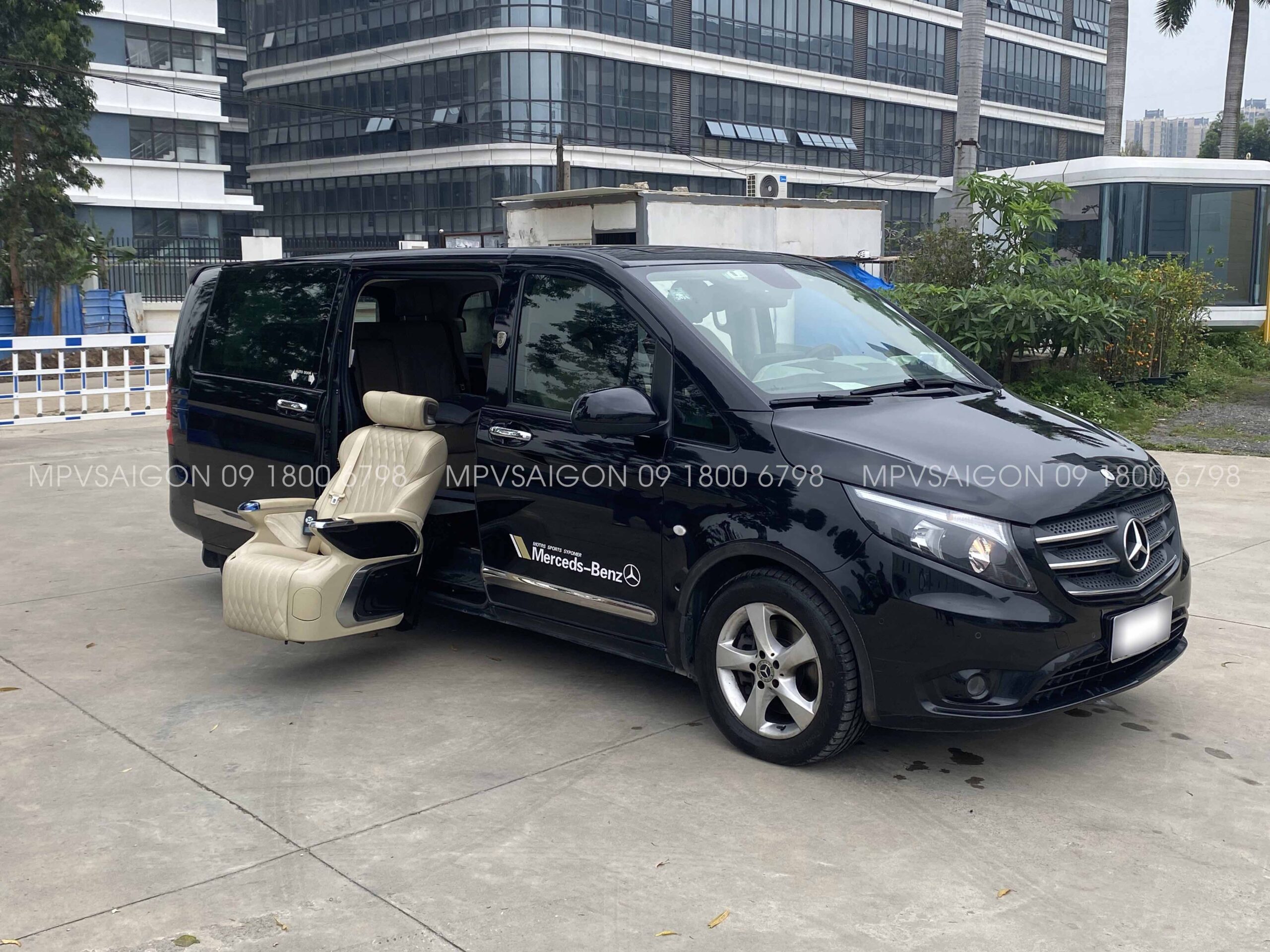 Ghế nâng hạ xoay hỗ trợ người già người tàn tật lên xuống xe: kinh nghiệm và báo giá mới nhất