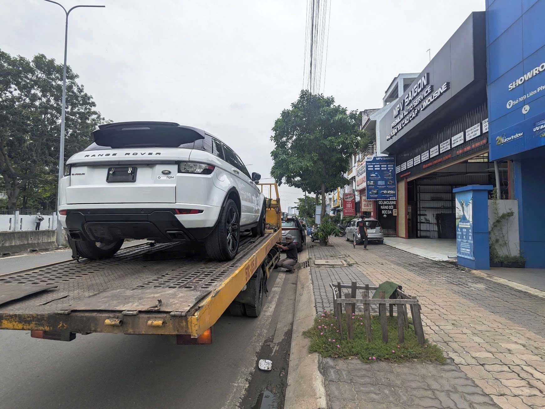 BẢNG MẪU SÀN XE FORD TRANSIT 2025 TẠI MPVSAIGON