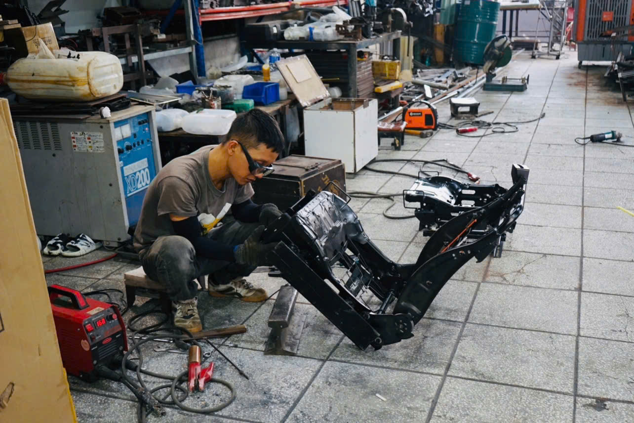 BẢNG MẪU SÀN XE FORD TRANSIT 2025 TẠI MPVSAIGON