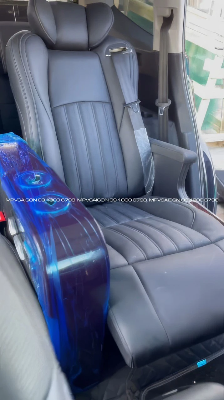 Volkswagen Teramont nâng cấp combo ghế limousine và con ngựa tủ lạnh