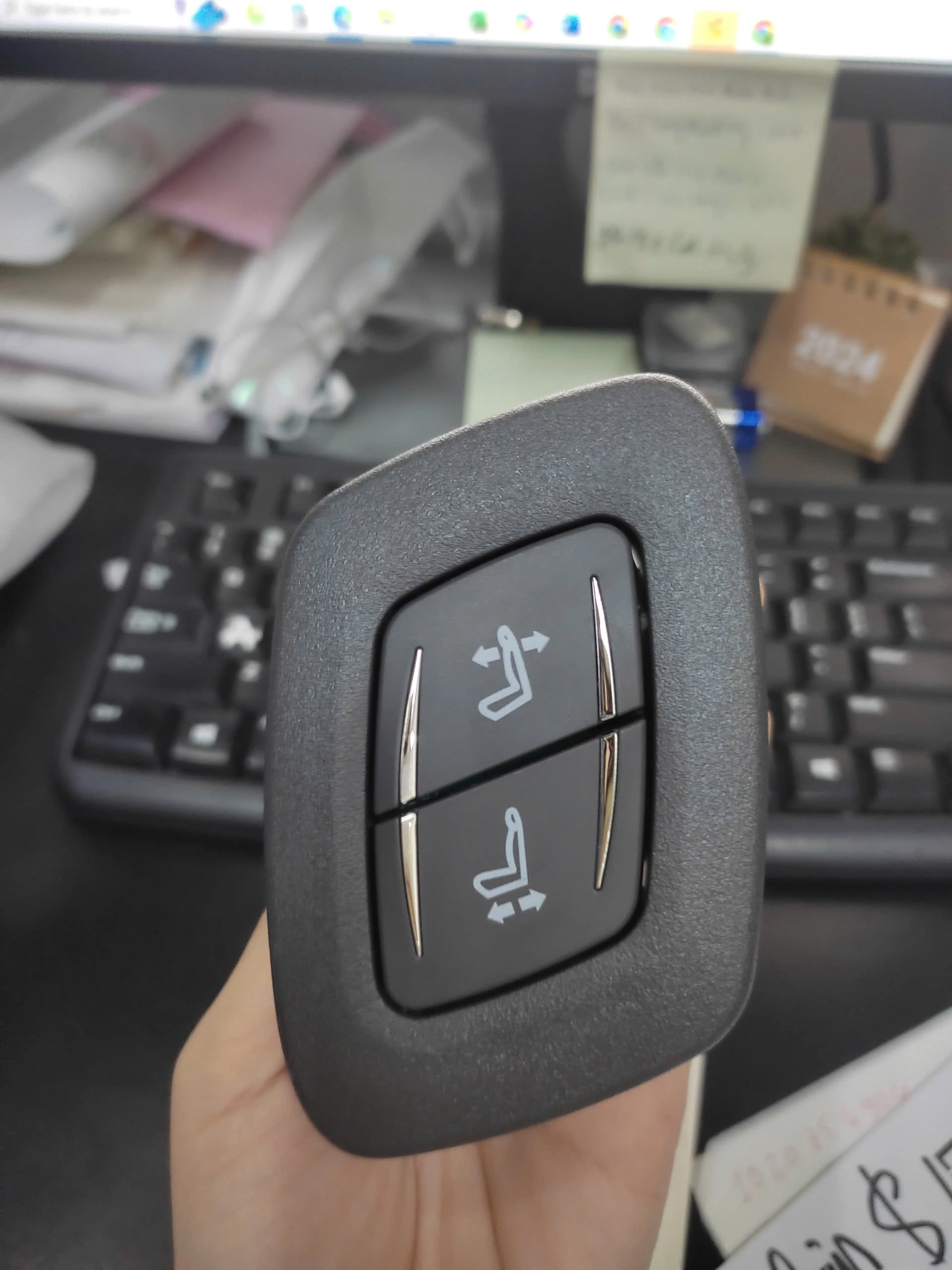 Công tắc 4 hướng ( công tắc phụ điều khiển ghế )